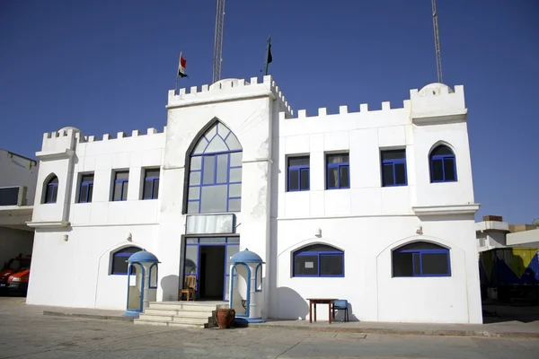 Estación de policía de castillo blanco en dahab, mar rojo, sinaí, Egipto — Foto de Stock