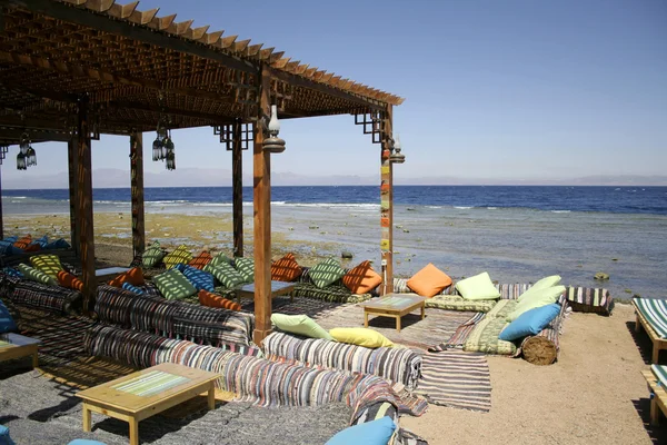 Rudé moře pláž, restauraci, Sinaj, egypt — Stock fotografie