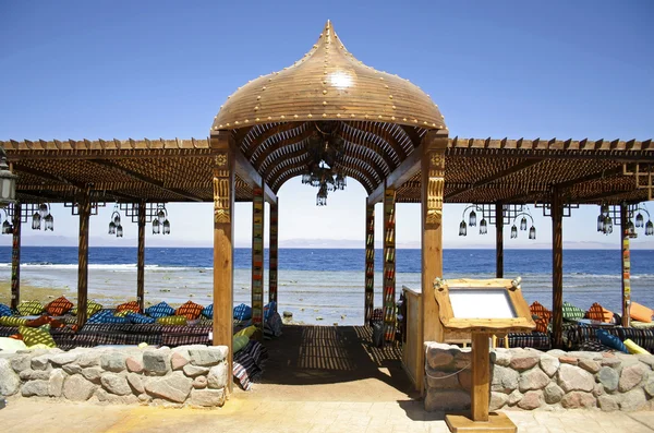 Resort restaurant op de rode zee in sinai, dahab, Egypte — Stockfoto