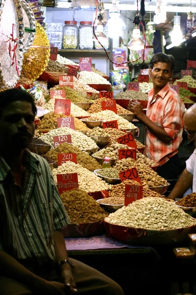 瑞诗凯诗，印度在干燥水果店 — 图库照片