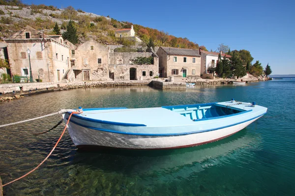 Boat in fishing village — Stock Photo, Image