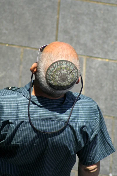 Człowiek sobie żydowskiego kippa, Jerozolima, Izrael — Zdjęcie stockowe