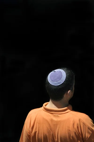 Homme vêtu de kippa juif, maillot, israël — Photo