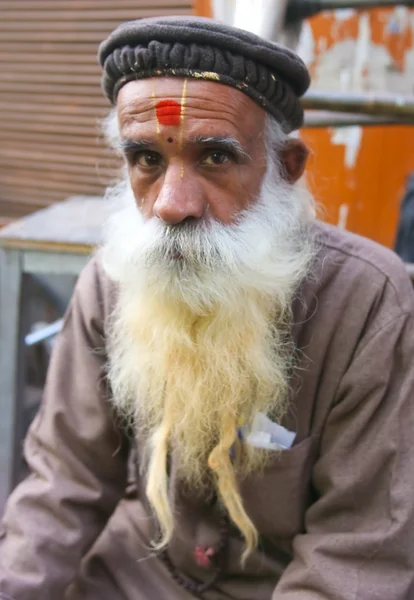 Sakallı yaşlı bir adam — Stok fotoğraf
