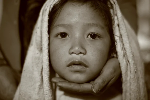 Joven niño gurung — Foto de Stock
