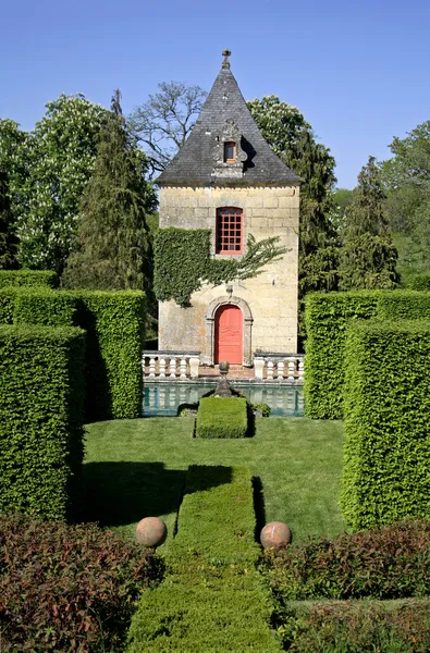 Torn i trädgårdarna i eyrignac, Frankrike — Stockfoto