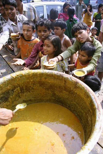 在路边，新德里，印度有小吃 — 图库照片
