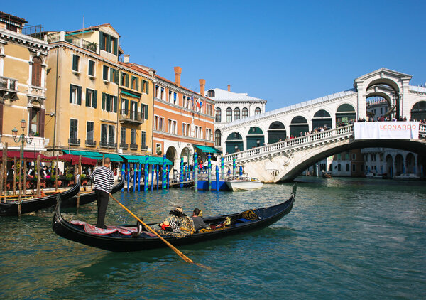 Gondola at Rialto bridge