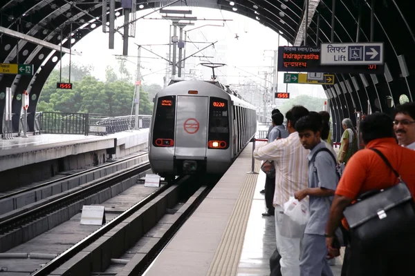 Delhi metro passagiers — Stockfoto