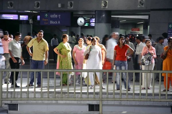 Delhi metro passagiers — Stockfoto