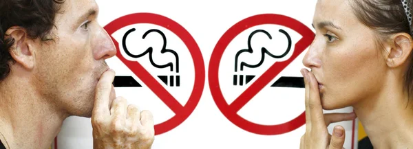 夫妇吸烟禁止吸烟标志 — 图库照片