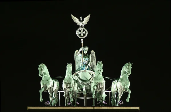 Close up af brandenburger tor statue, berlin, Tyskland - Stock-foto