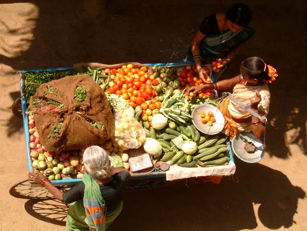 Ambulant stall: Woman selling her fresh produce. — Stock Photo, Image