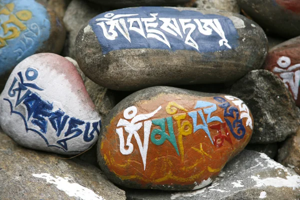 티벳 어 마 니 기도 돌 — 스톡 사진