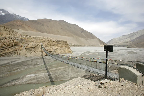 Stalowy most wiszący, mustang, annapurna, nepal — Zdjęcie stockowe