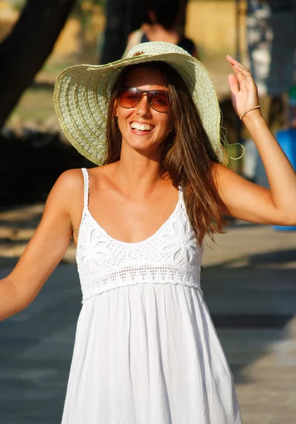Beautiful woman and straw hat — Stock Photo, Image