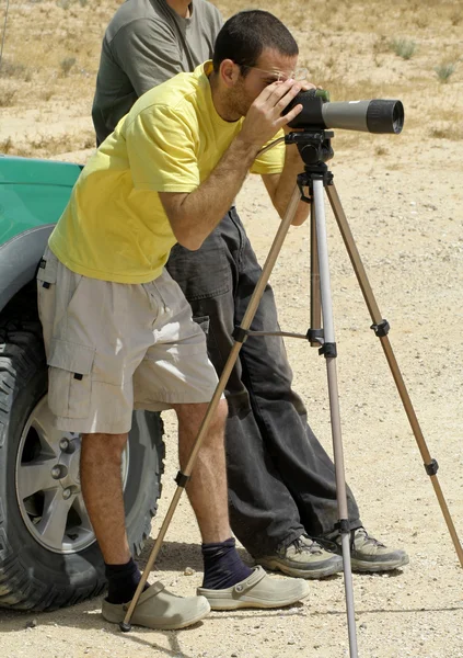 Bird watcher sede boker desert, israel — Stock Photo, Image