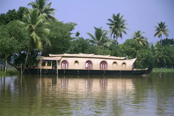 Husbåt kryssning genom bakvatten, kerala, Indien — Stockfoto