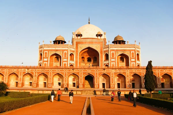 View of Humayun Tomb arch and in gardens — Stock Photo, Image