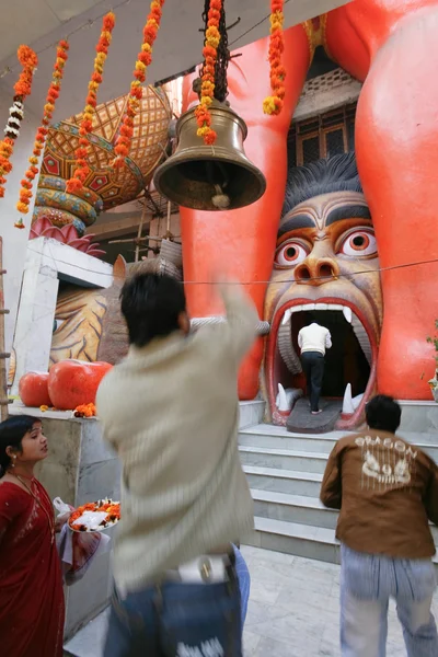 Mimo chrám hanuman — Stock fotografie