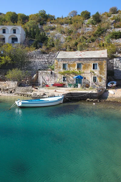 Oud huis in baai — Stockfoto