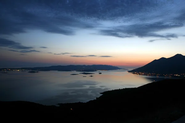 Vista panorámica de la bahía de Orebic y la isla de Korcula, Dalmacia, Croacia — Foto de Stock