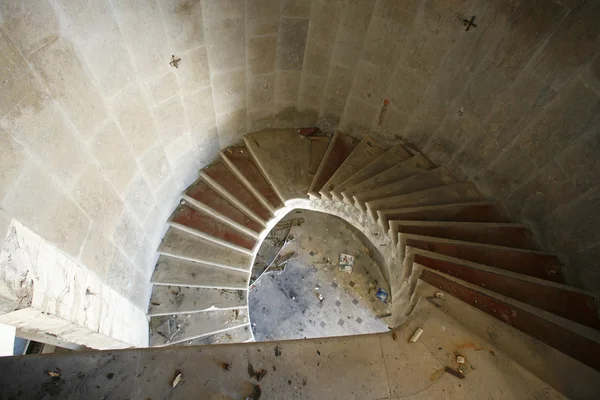 Spiral staircase in an abandoned hotel after the war in Croatia — Stock Photo, Image