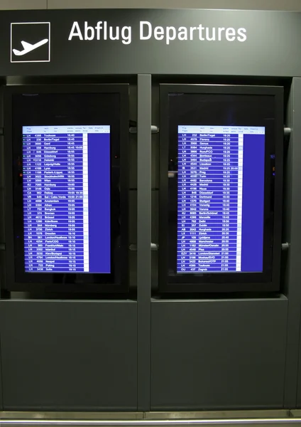 Panel de información de vuelo en el aeropuerto — Foto de Stock