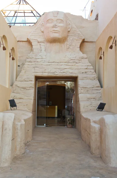 Sphinx ingangmutluluk kapıyı işaret — Stockfoto