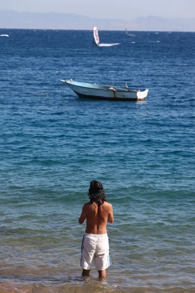 홍 해에서 남자 — 스톡 사진