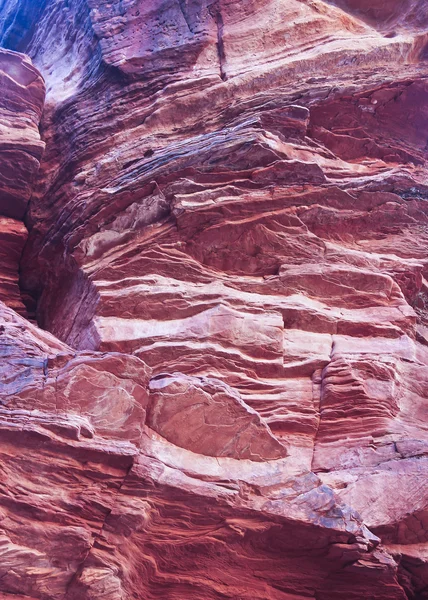 Uma vista de uma parede de arenito vermelho — Fotografia de Stock