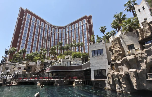 Uma vista do treasure island hotel e casino — Fotografia de Stock