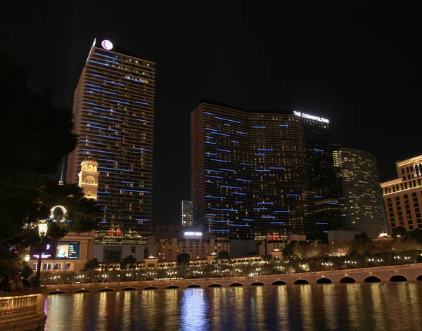 En nat udsigt over Cosmopolitan Hotel og Casino - Stock-foto