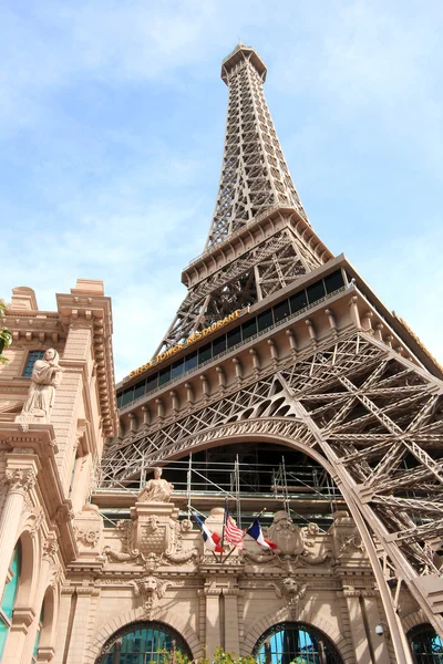 A view from below the Eiffel Tower Restaurant — Stock Photo, Image