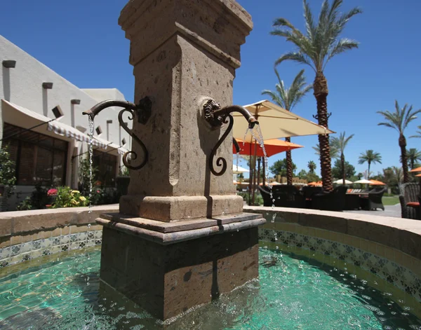 健康度假村酒店的喷泉 — 图库照片