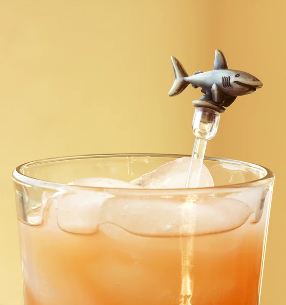 A Shark Swizzle Stick in a Mixed Drink — Stock Photo, Image