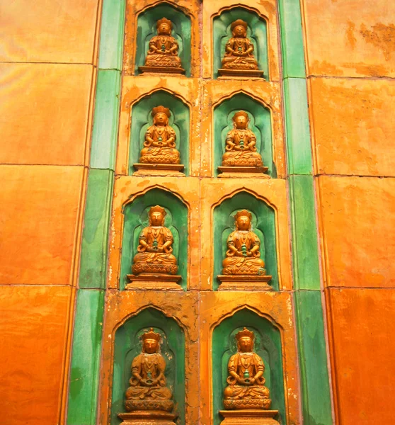 A Repetition of Emperor Images on the Walls of the Summer Palace — Stock Photo, Image