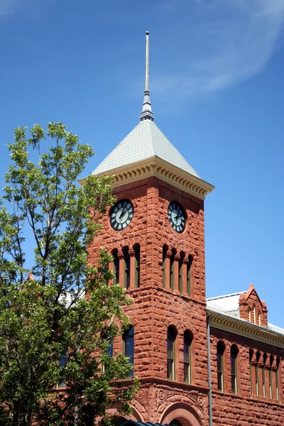 Een klokkentoren — Stockfoto