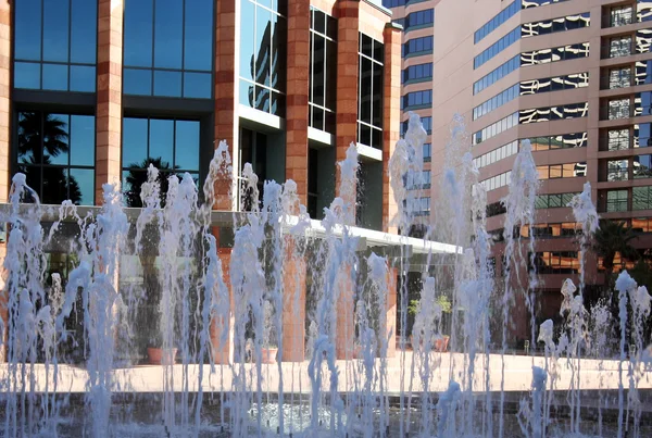 A Fountain in a Downtown Hotel Plaza — Stock Photo, Image