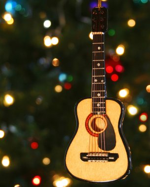 folk gitar süsleme ve Noel ışıkları