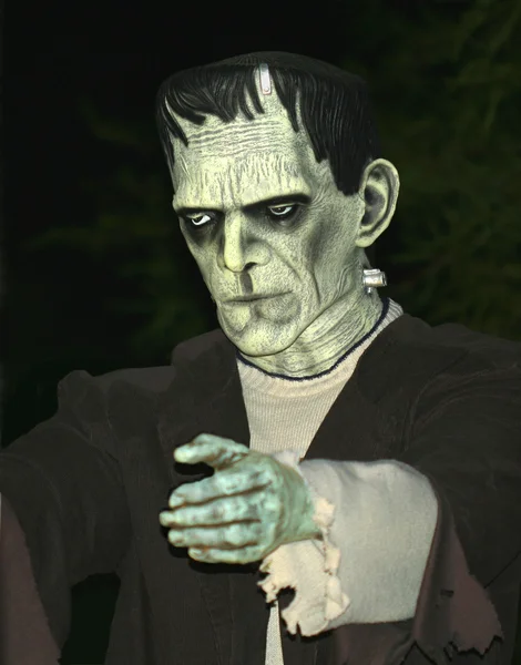 Monstrum Frankenstein se skrývá v noci — Stock fotografie