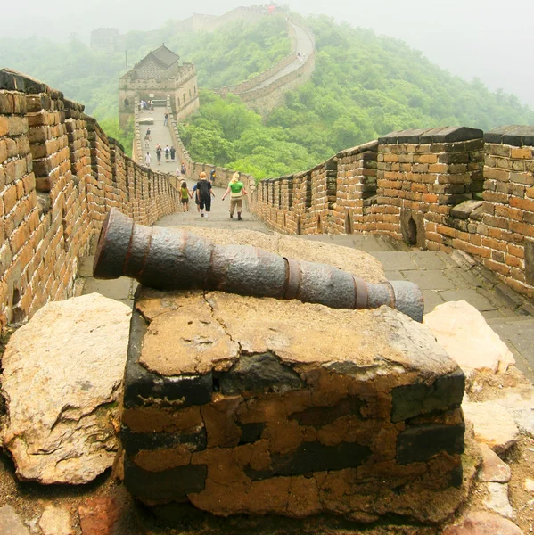 Гармати на Велика Китайська стіна — стокове фото