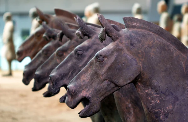Une ligne de chevaux en terre cuite, Xi'an, Chine — Photo