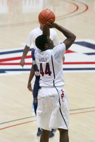 A Jump Shot par Solomon Hill dans un match de basket Arizona — Photo