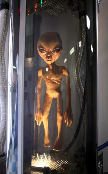 Un extraterrestre en una cámara de estasis — Foto de Stock
