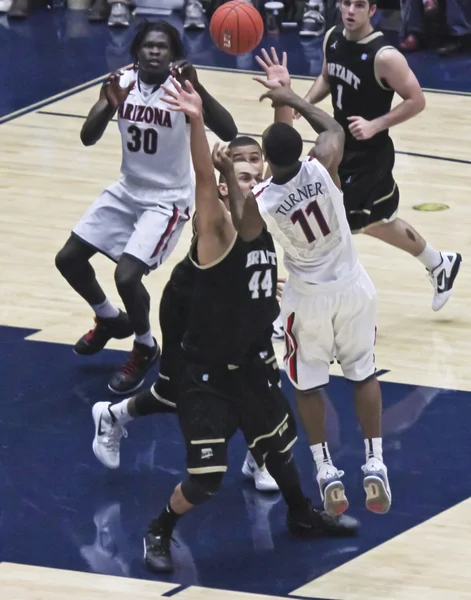A Battle in the Paint, Arizona vs. Bryant — Stock Photo, Image