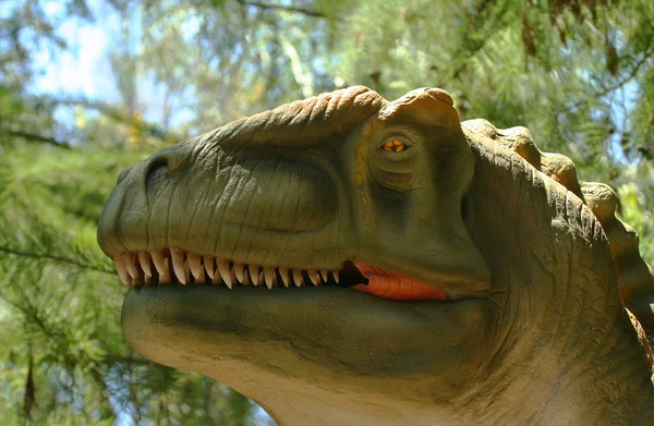 アロサウルス、ジュラ紀の森で狩り — ストック写真