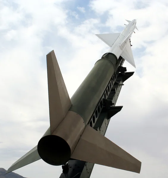 Eine Rakete und ein Abschussrampe vom Typ Nikk Ajax — Stockfoto