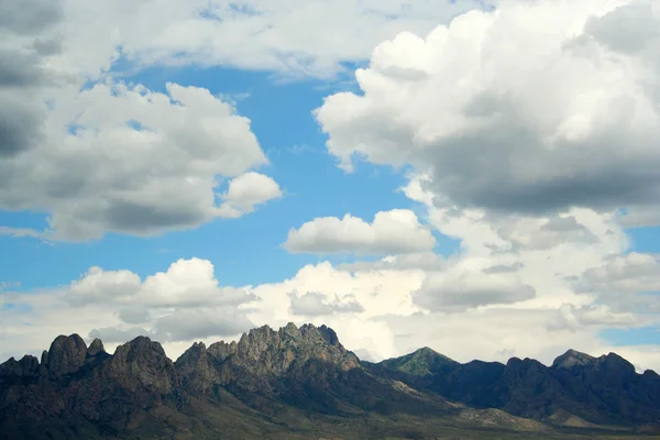 Uma vista das montanhas do órgão, leste de Las Cruces — Fotografia de Stock