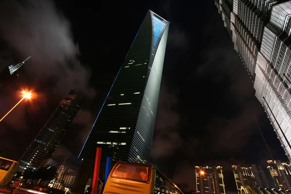 Una scena notturna dell'edificio SWFC, Shanghai — Foto Stock